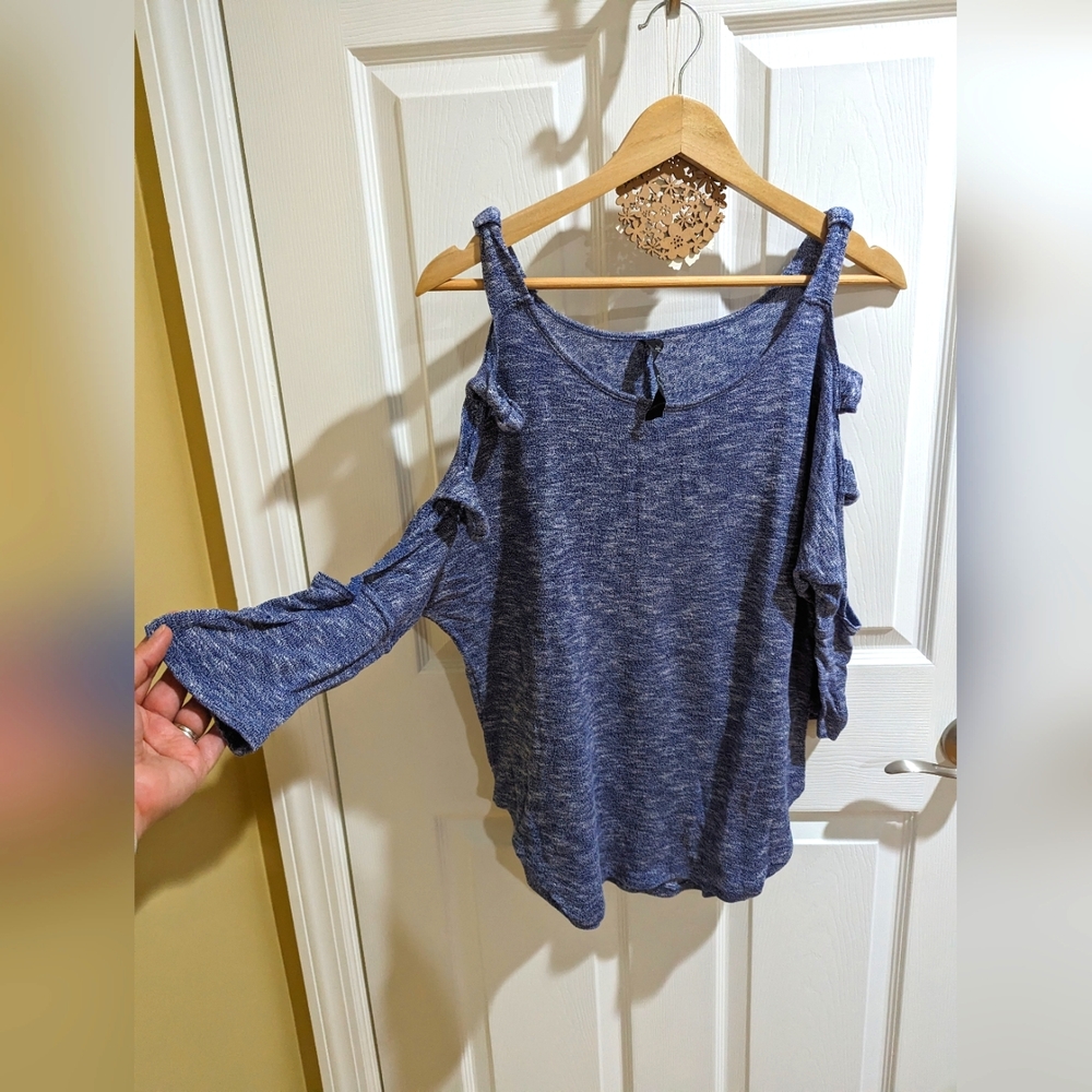 Jessica Simpson blue top L